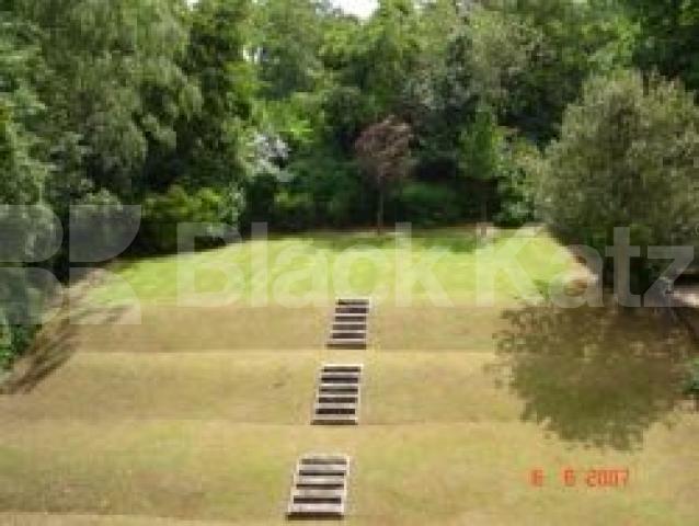 			AMAZING LOCATION!!!, 2 Bedroom, 1 bath, 1 reception Apartment			 Cresent Road, CROUCH END N8